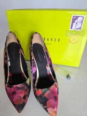Ted Baker Cascading Floral Neevol Womens Usa 6/37 Eur Fabric Upper